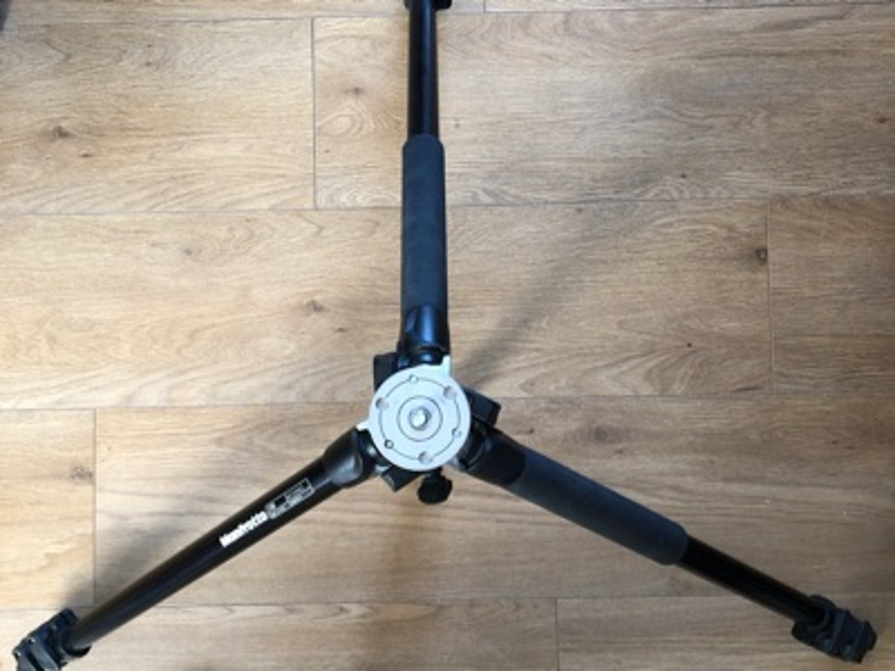 Manfrotto 220 tripod