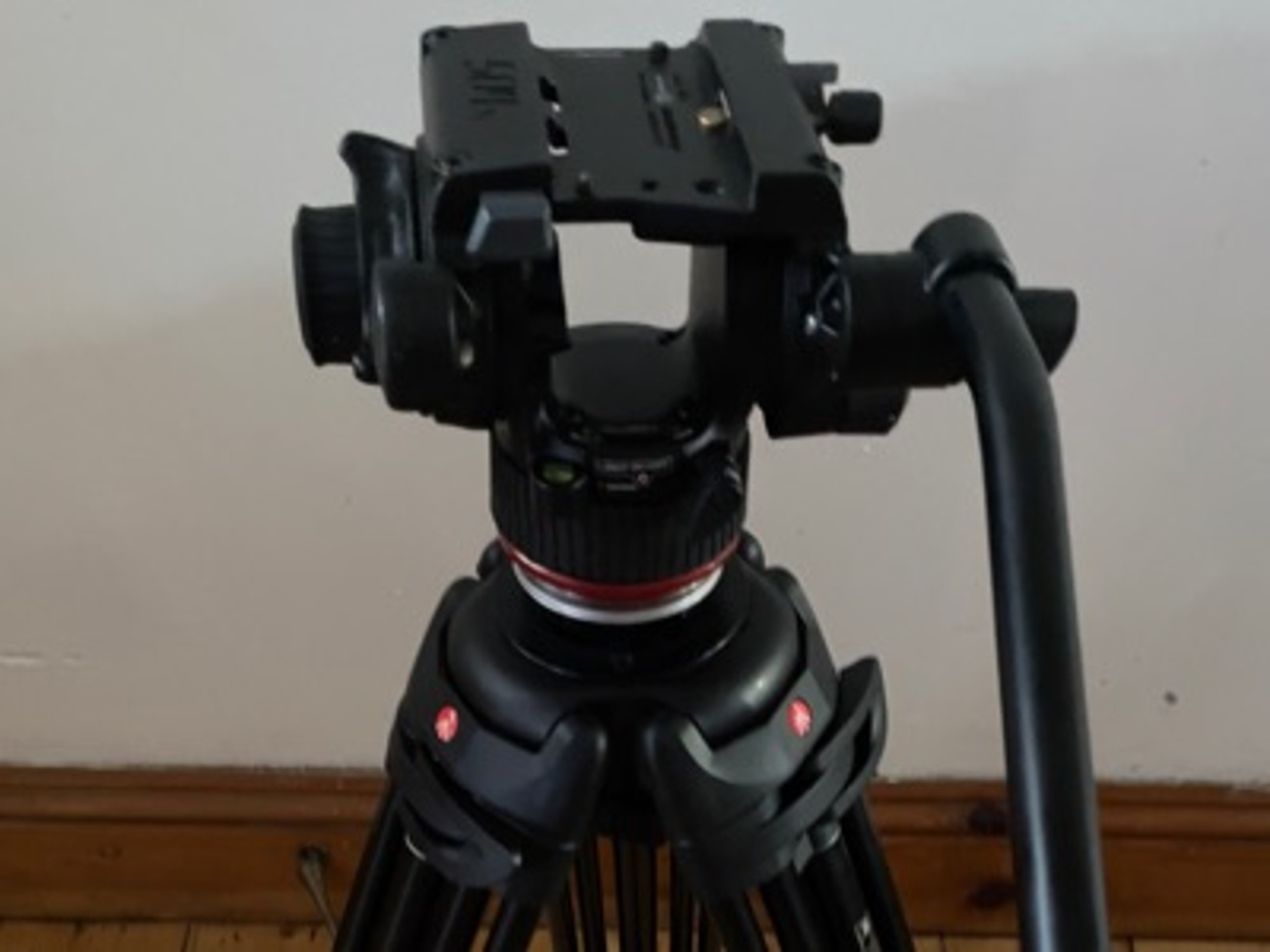 Manfrotto 504hd with 546b tripod system