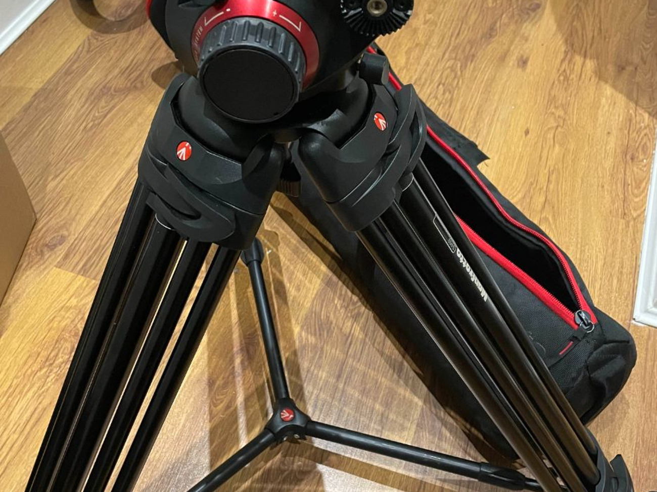 Manfrotto 504hd with 546gb legs