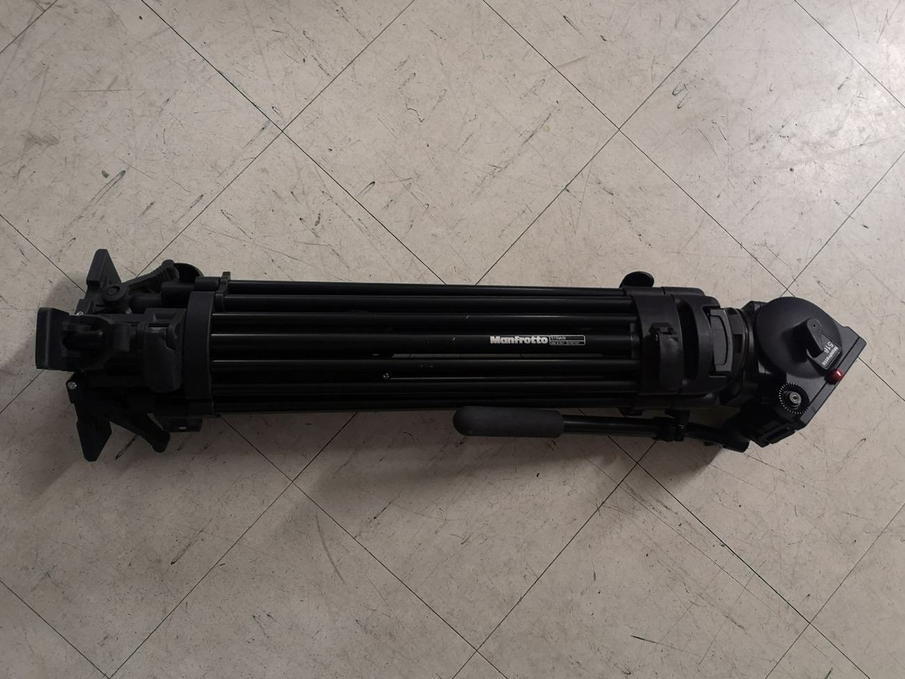 Manfrotto 516 fluid head tripod