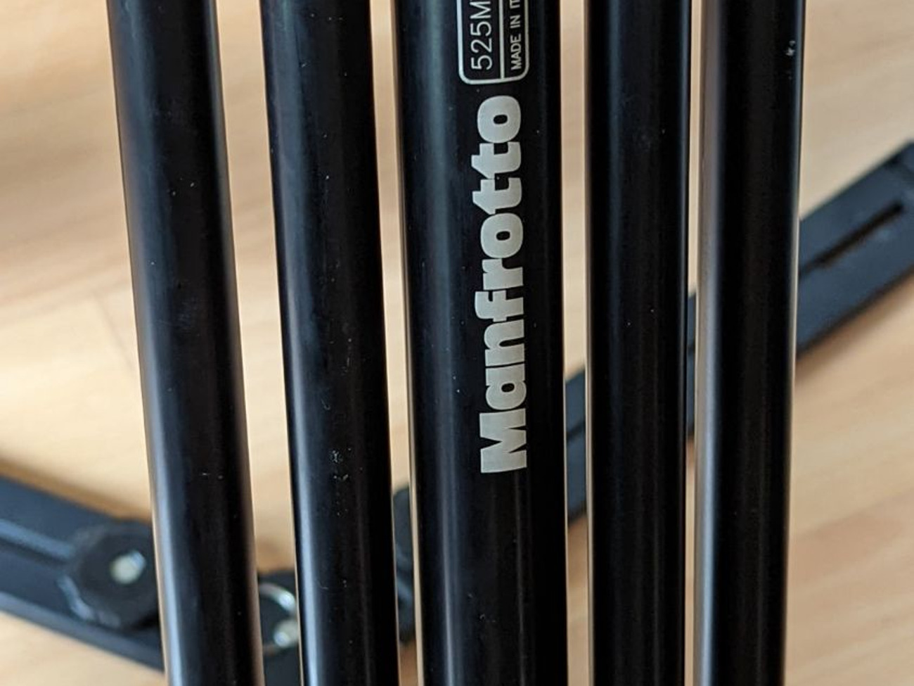 Manfrotto 525mvb tripod with 503hdv head w padded carry case