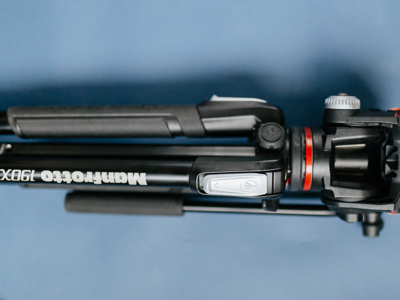 Manfrotto mk190x3 tripod and mhxpro fluid head