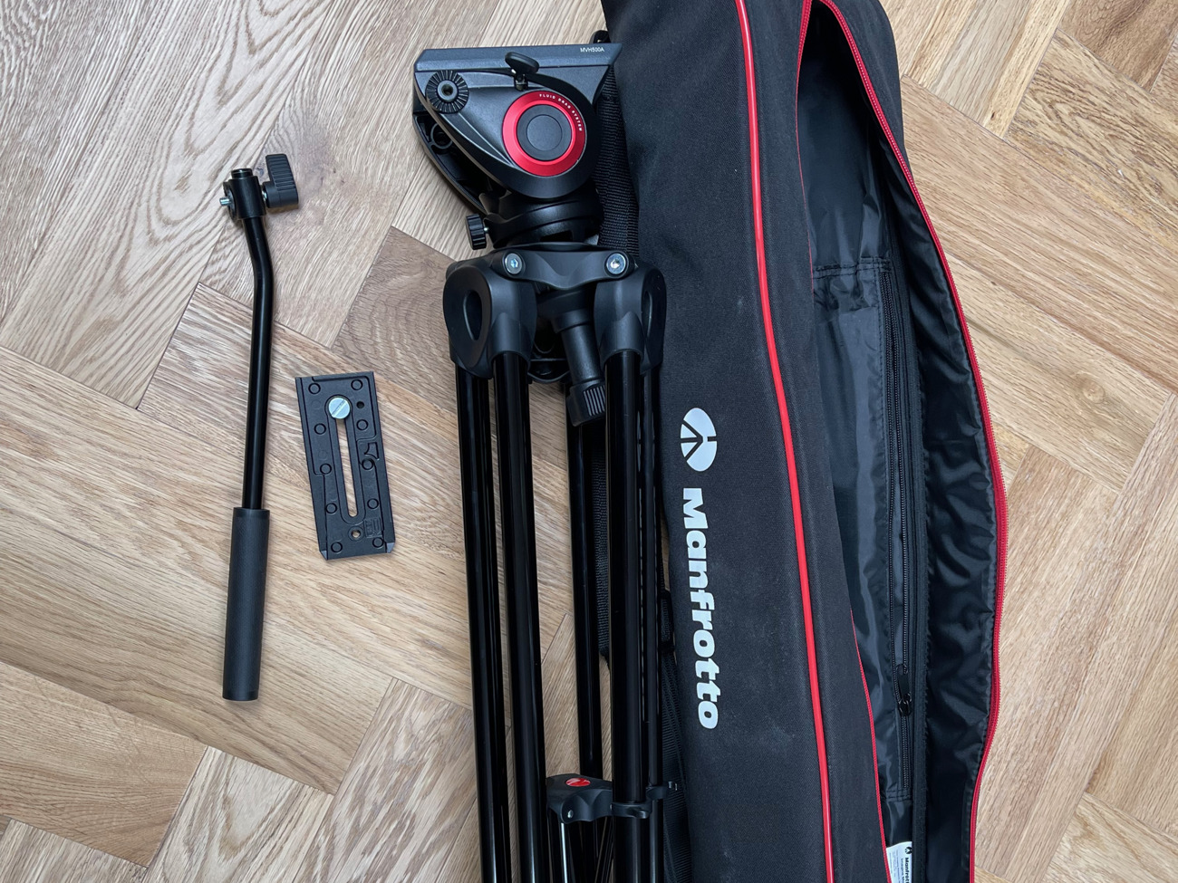 Manfrotto mvk500am fluid drag video head w/ mvt502am tripod