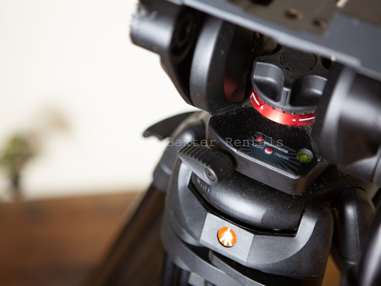 Manfrotto tripod 546b legs w/ 504hd fluid head