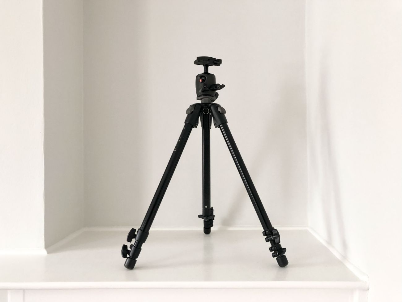 Manfrotto tripod wih ball head