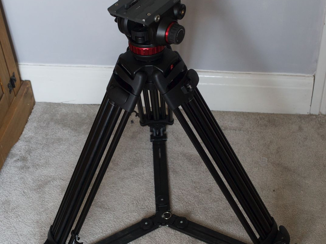 Manfrotto tripod with fluid drag system head