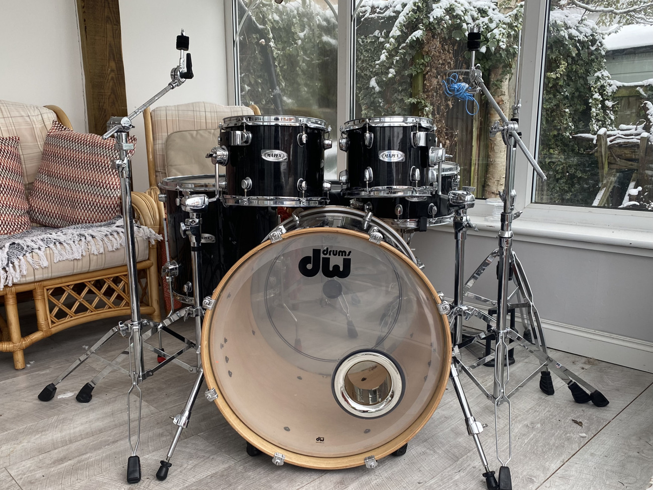 Mapex pro m 5 piece drum kit w/snare, stands and cymbals