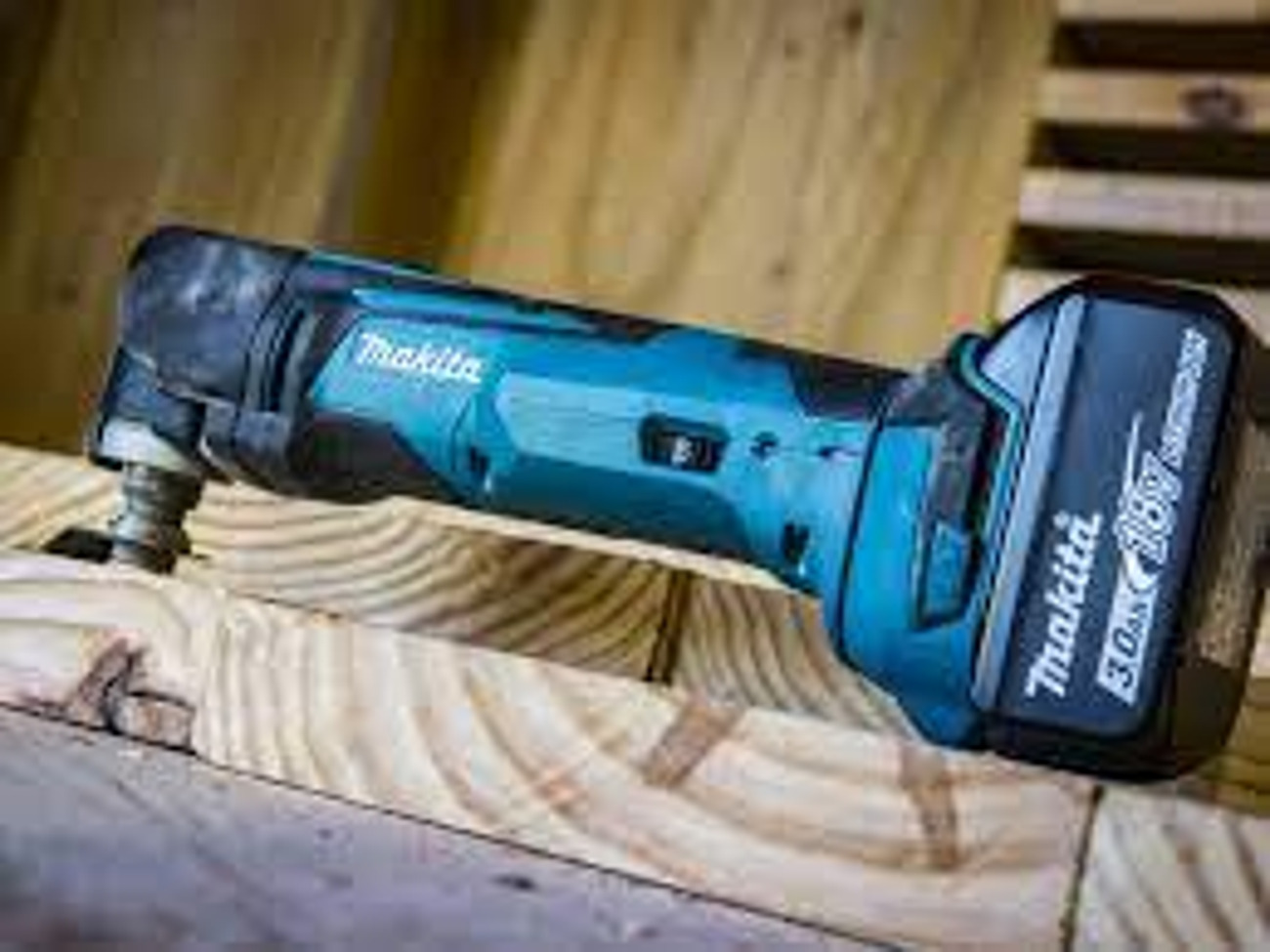 Makita 18v multi tool x 2 batteries