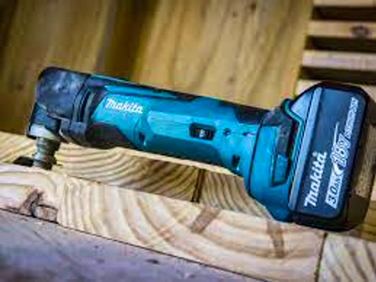 Makita 18v multi tool x 2 batteries