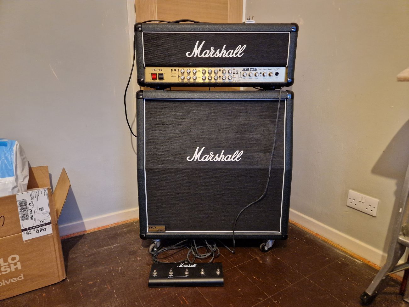 Marshall jcm 2000 tsl 100w amp and cabinet