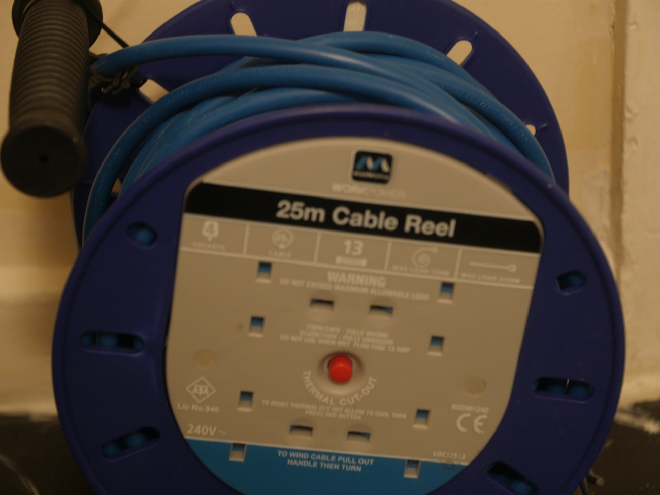 Masterplug 25m power cable reel 240v