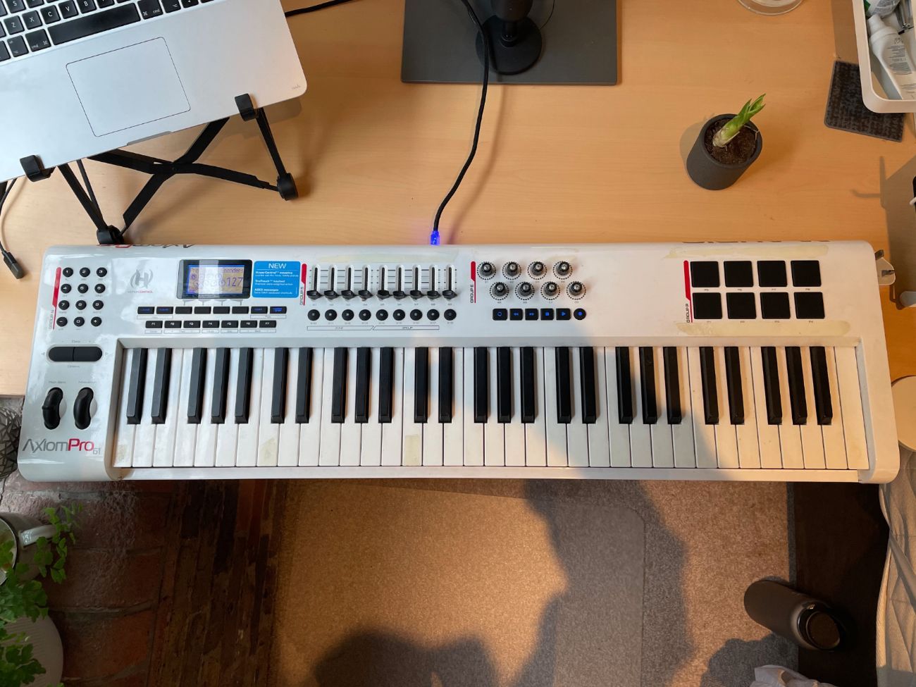 M-audio axiom pro 61 key midi keyboard controller + pedal