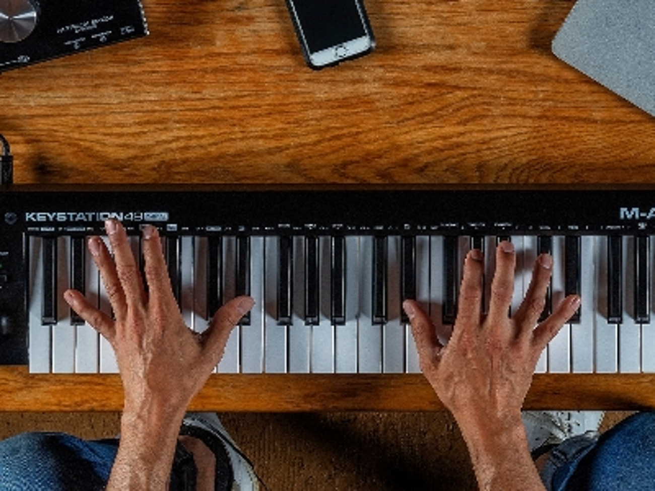 Keystation 49 mk3 midi keyboard