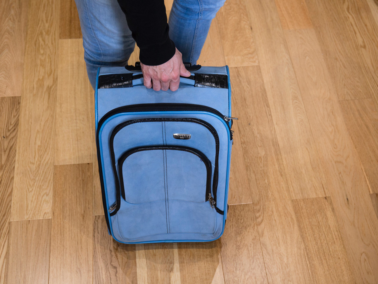 Medium cabin bag travel suitcase