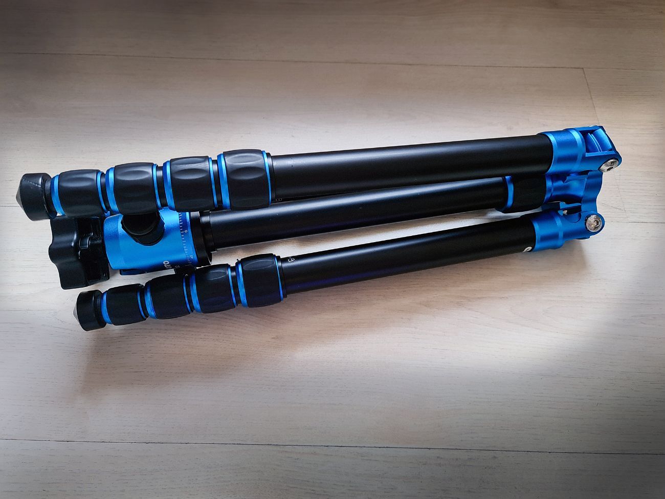 Mefoto globetrotter aluminium tripod blue 