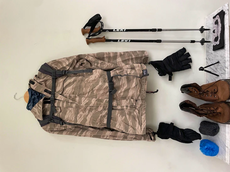 Men’s full hiking / mountaineering clothing attire + poles.