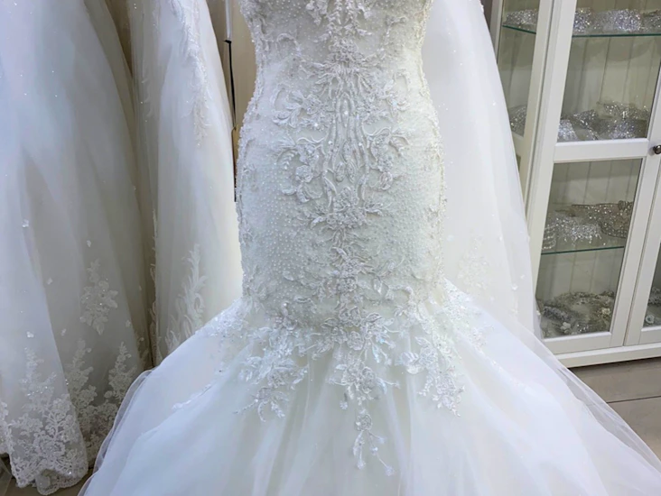 Off the shoulder mermaid style wedding dress size 10/12