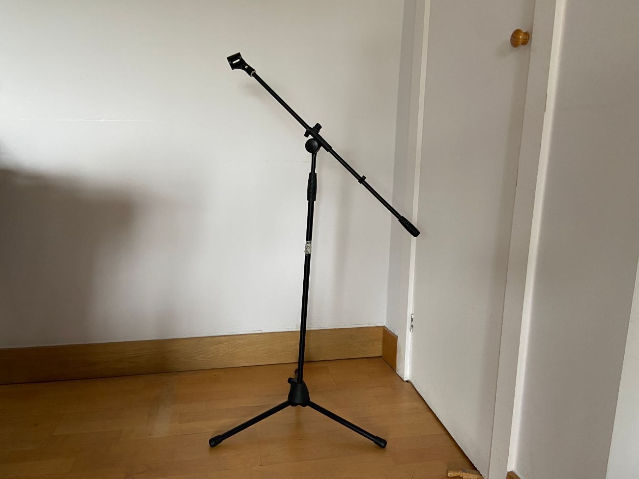 Microphone boom stand