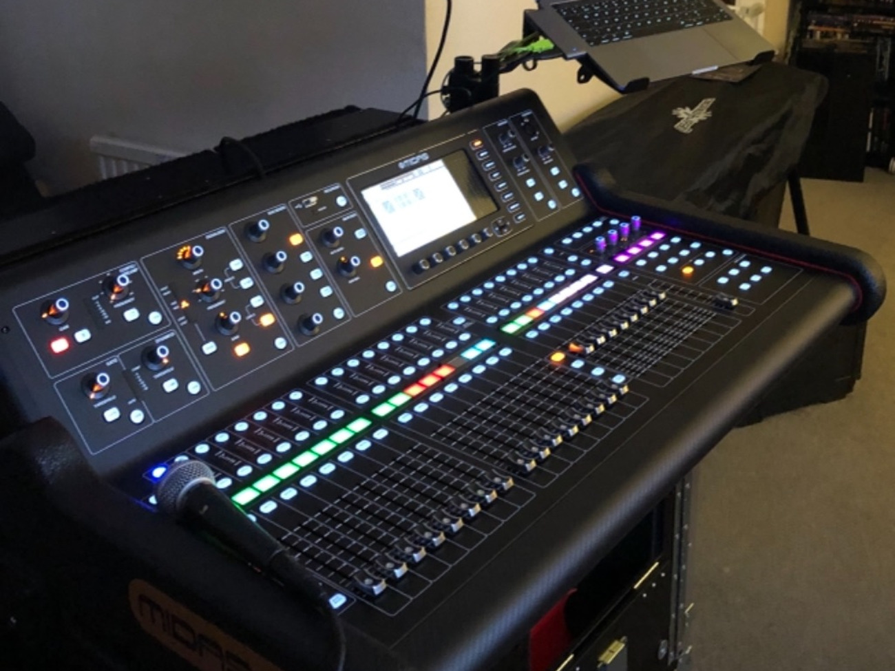 Midas m32 digital mixing desk in flip case