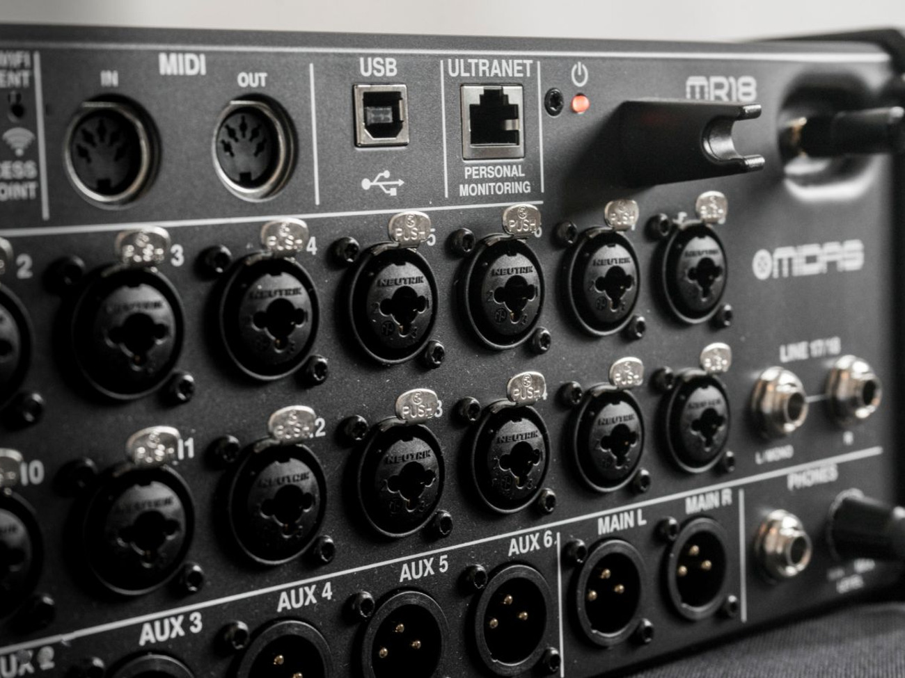 Midas mr18 18-input wifi mixer