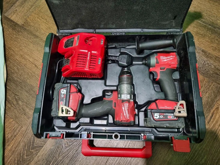 Milwaukee m18 fuel combi drill and impact driver