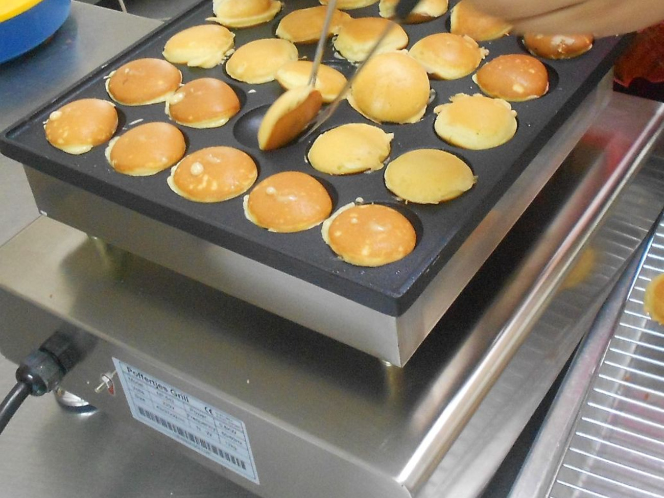 Mini dutch pancake machine