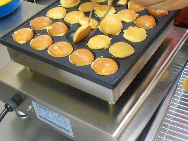 Mini dutch pancake machine