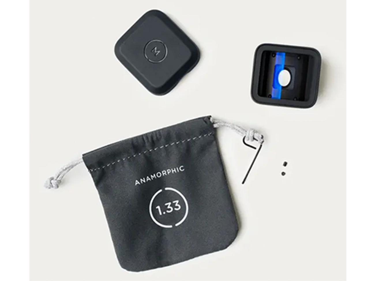 Moment 1.33x anamorphic mobile lens - blue flare - m-series