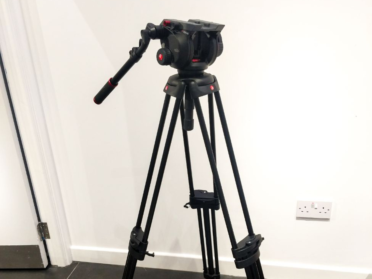 Monfrotto heavy duty tripod + tripod bag