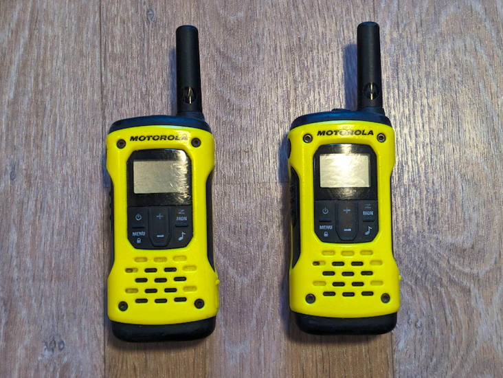 Motorola t92 walkie talkie radios x5