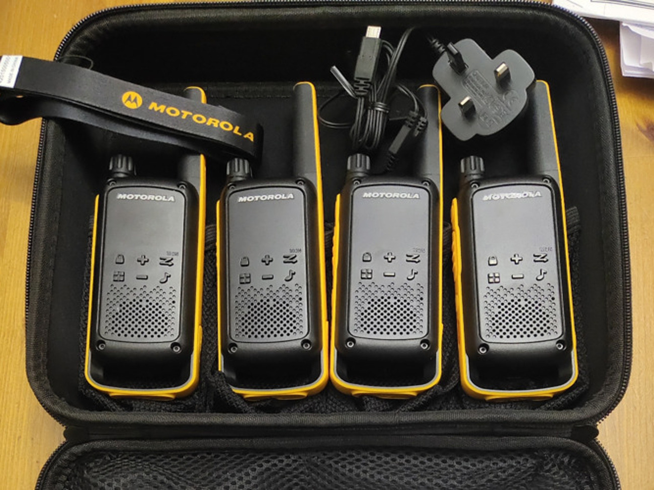 8 x motorola walkie talkie
