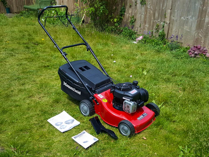 Mountfield sp185 lawnmower petrol self propelled inc fuel. delivery & collection available