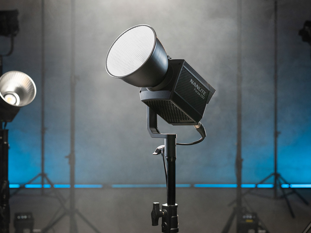 Nanlite forza 150 cine lighting package (aputure)