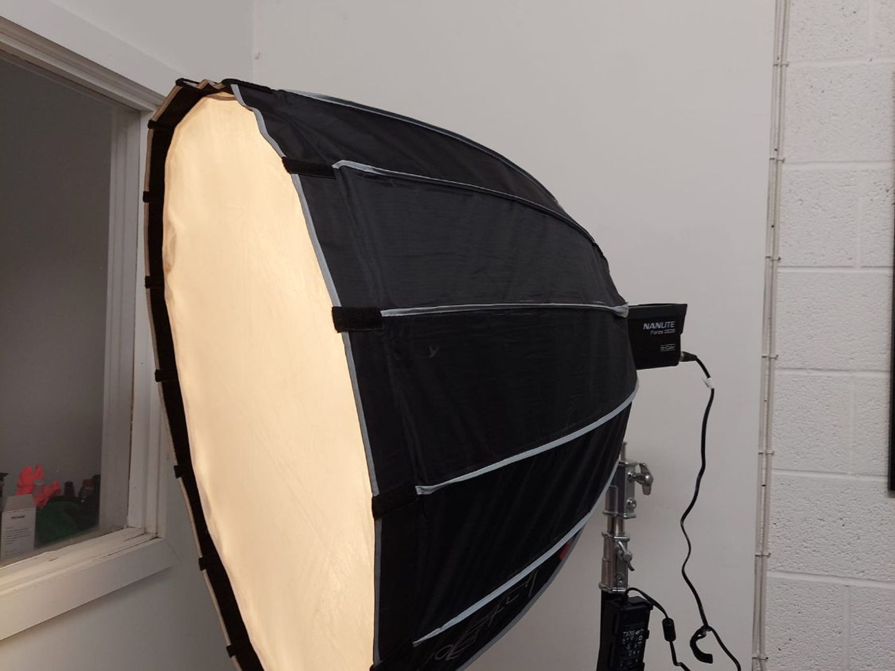 Nanlite forza 150b with 90 dome kit