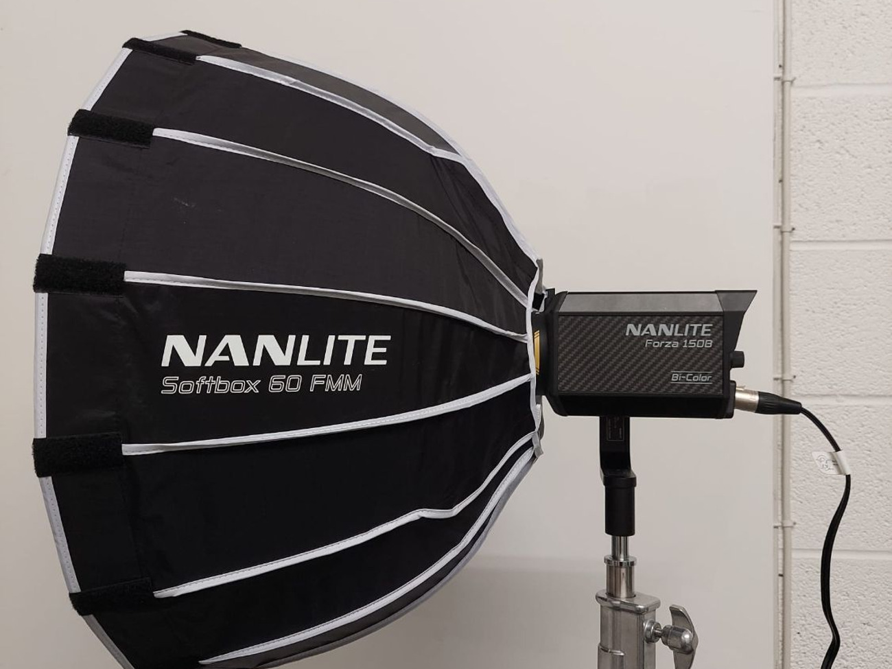 Nanlite forza 150b with mini dome kit