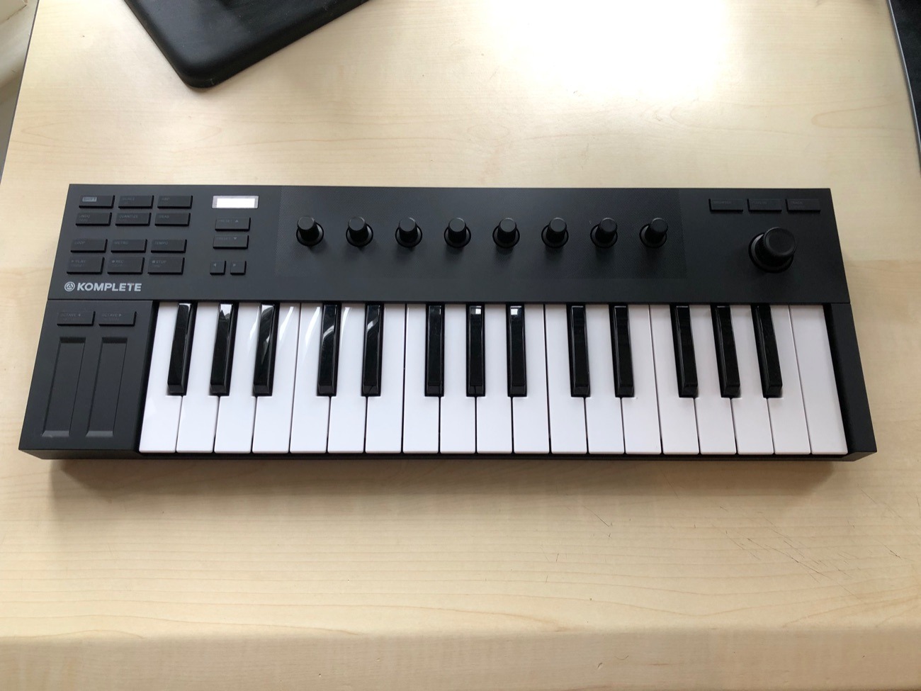 Native instruments komplete kontrol m32 midi keyboard
