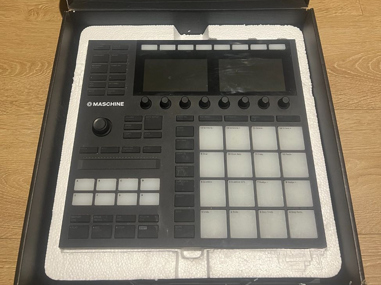 Native instruments maschine mk3 production workstation