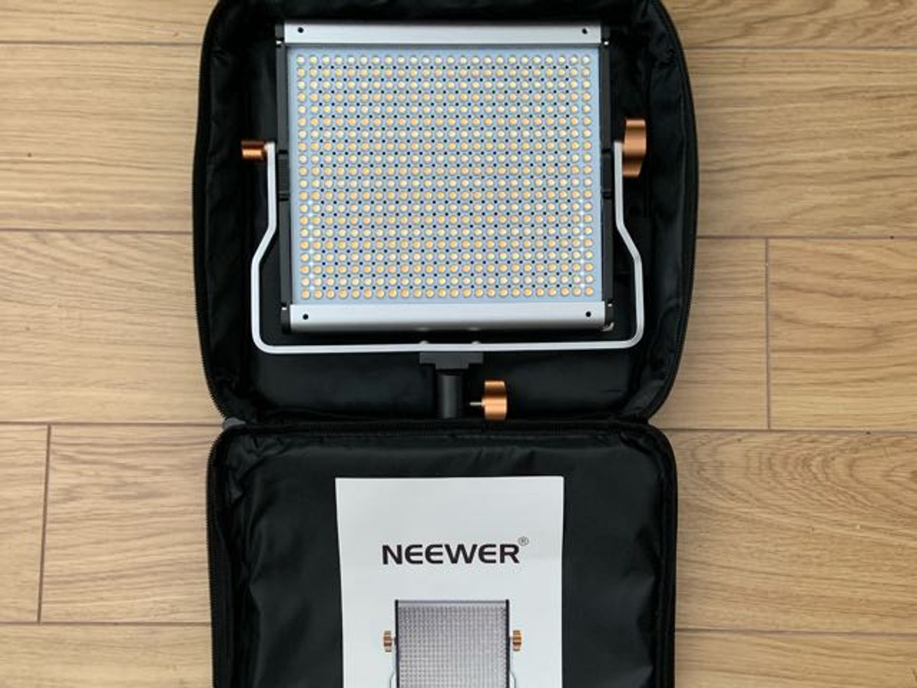 Neewer led professional film & photography light w/stand