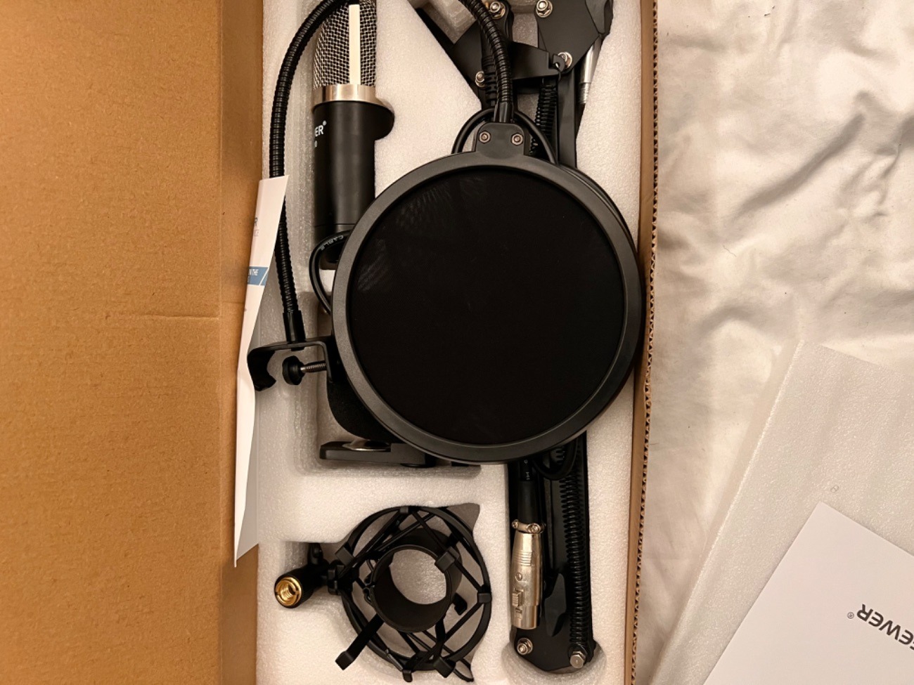 Neewer professional studio condenser microphone 