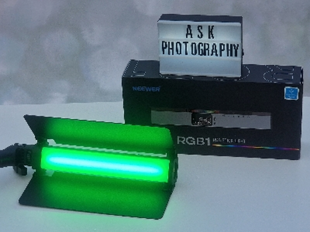 Neewer rgb1 light stick with barn doors + waterproof