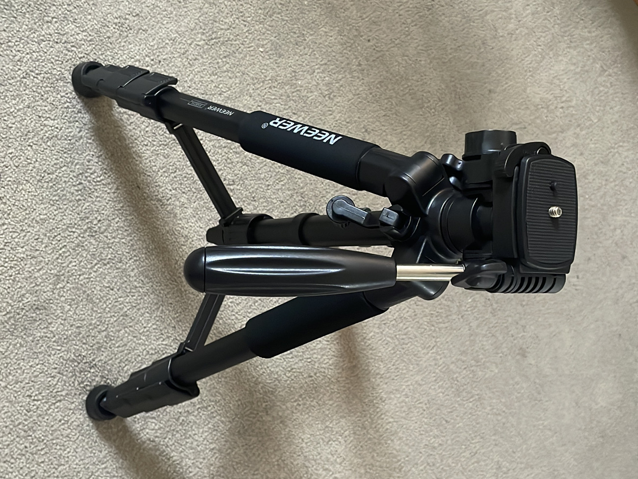 Neewer tripod