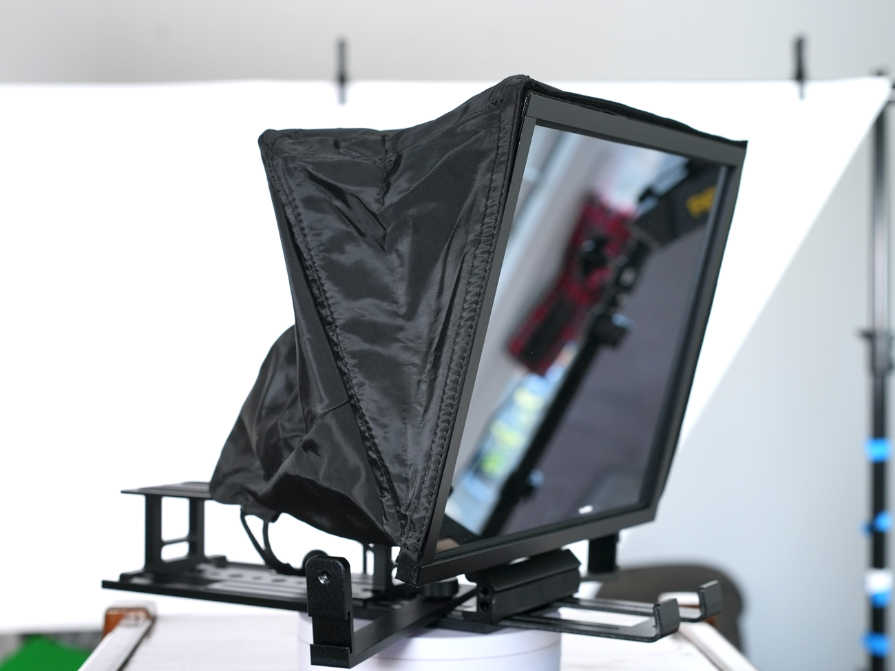 Neewer x14 teleprompter