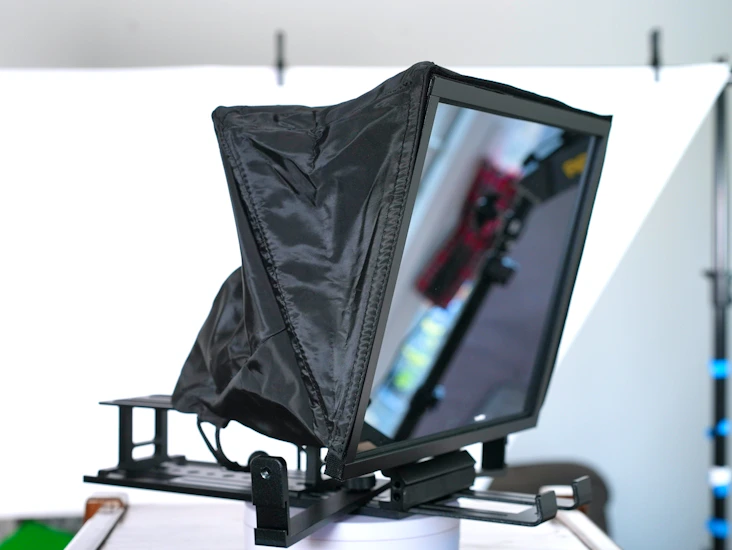 Neewer x14 teleprompter