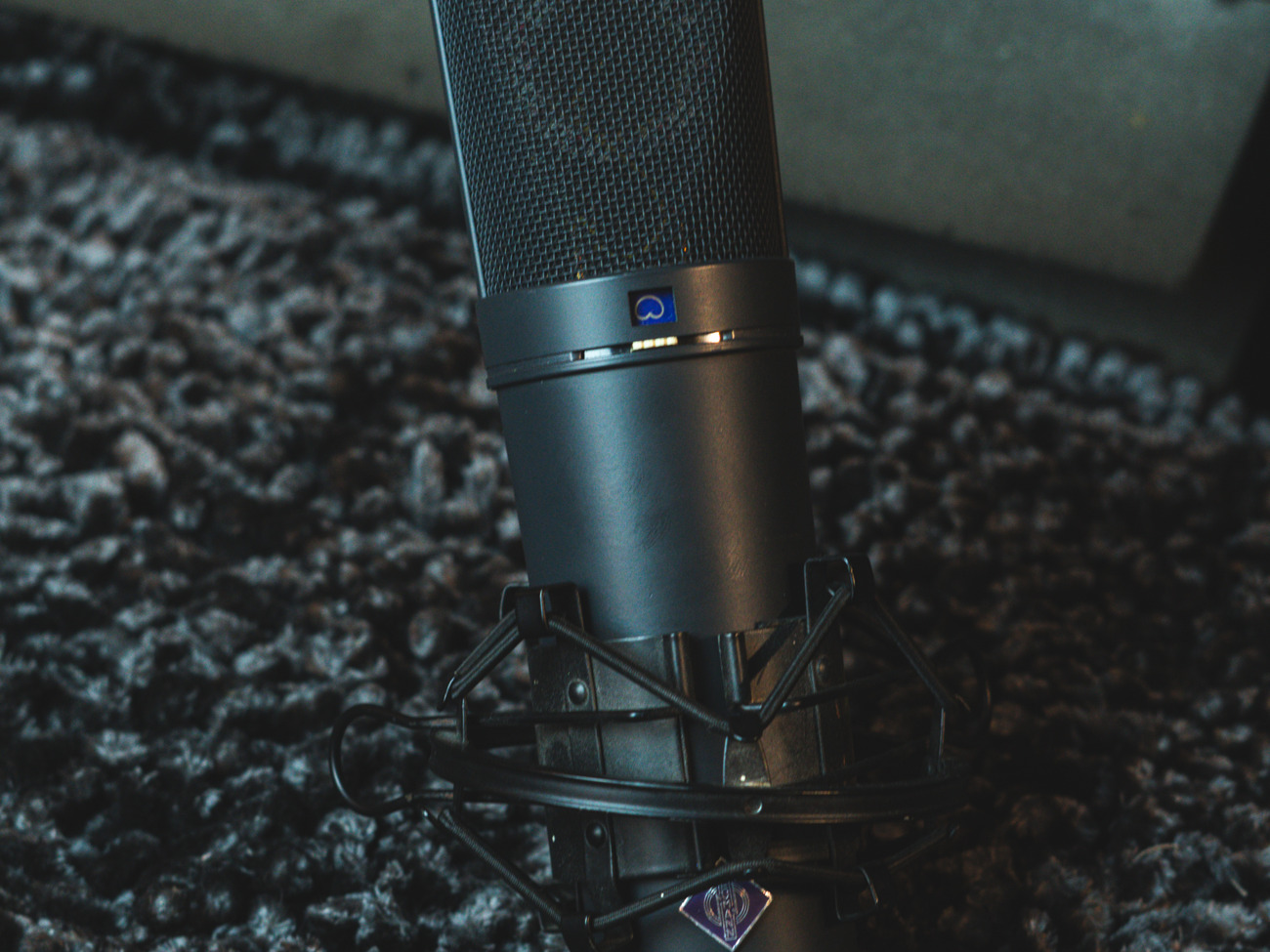 Neumann u87 condenser microphone + cradle. 