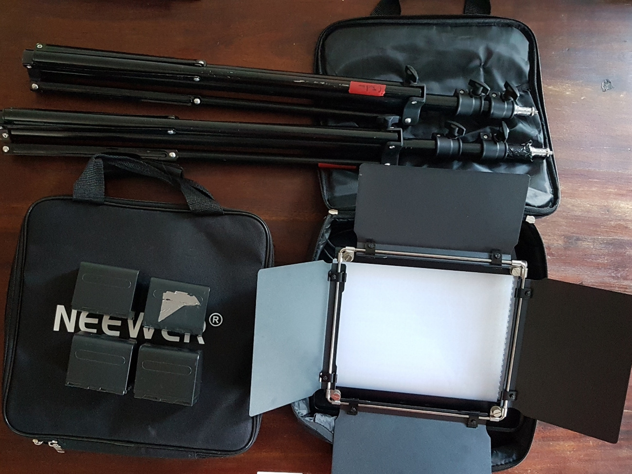 Neweer led 600pi lighting kit