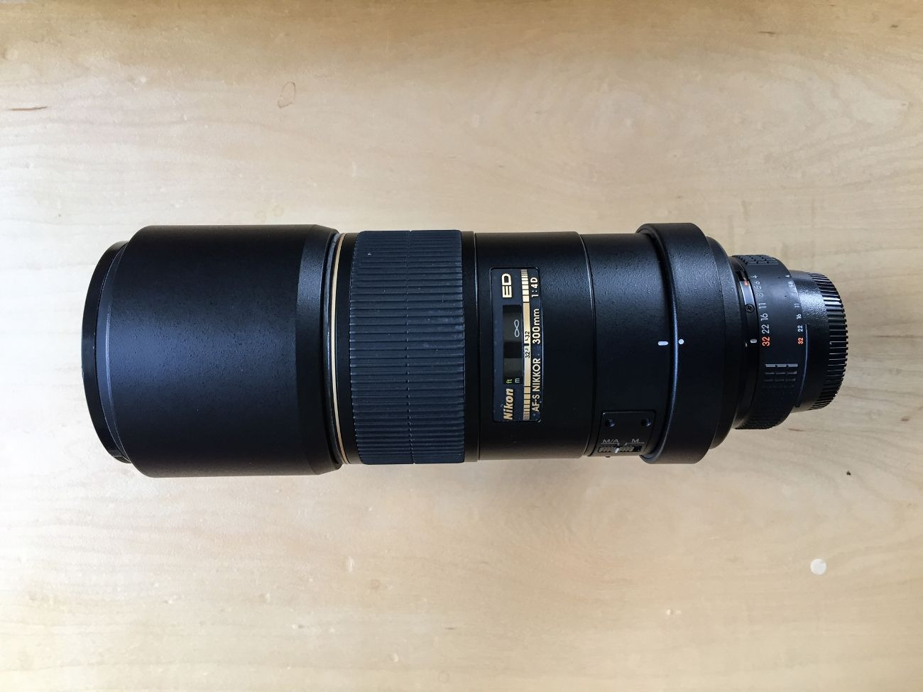 Nikon 300mm af-s 1:4d nikkor lens