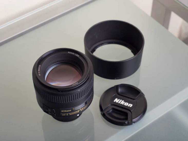 Nikon 85mm 1.8 g af-s (for full frame and dx)