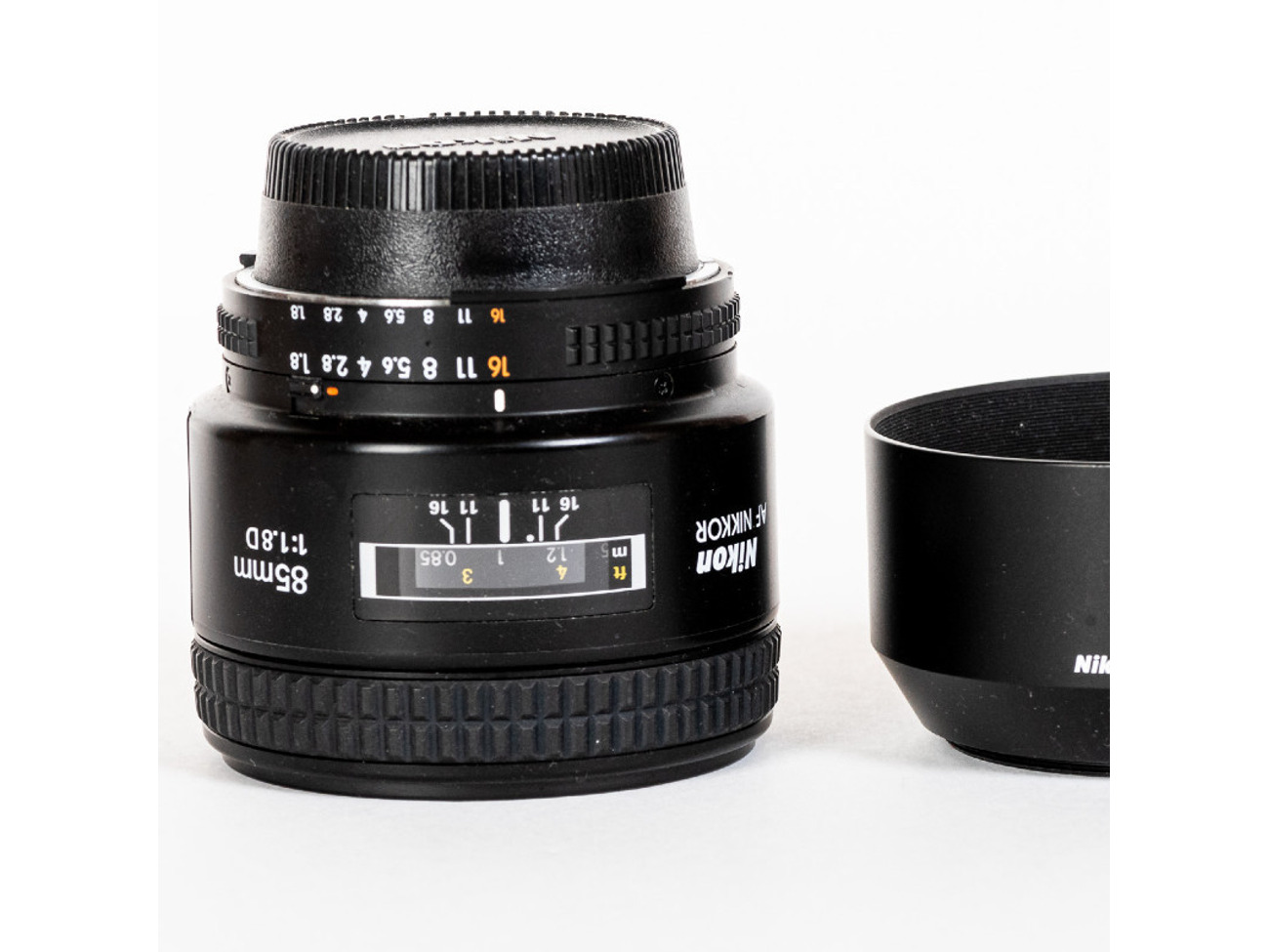 Nikon af-s 85mm f/1.8 d lens