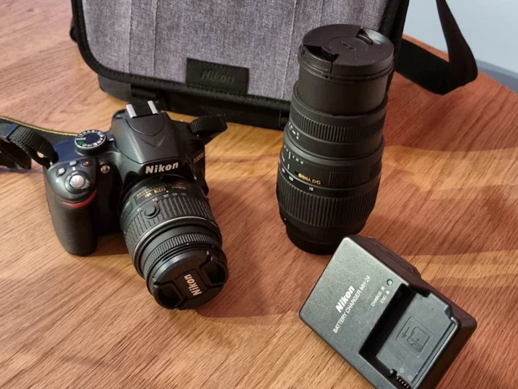 Nikon d3200 24.2mp dslr w/ 18-55 lens & case