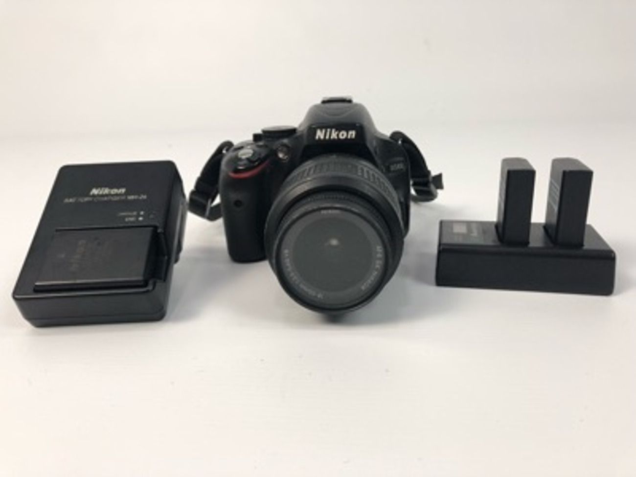 Nikon d5100 + 18-55mm + 3 batteries + chargers 